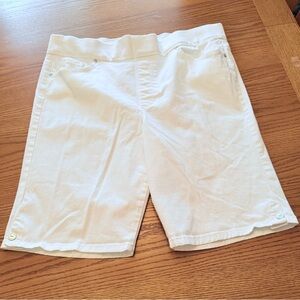 Gloria Vanderbilt White All Around Slimming Women's Pull Up Bermudas
